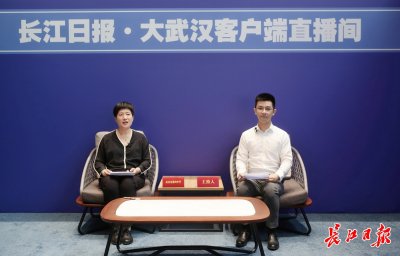 ​武汉市第四中学：跟VR全景视频“云”游校园，邀请你与院士做校友