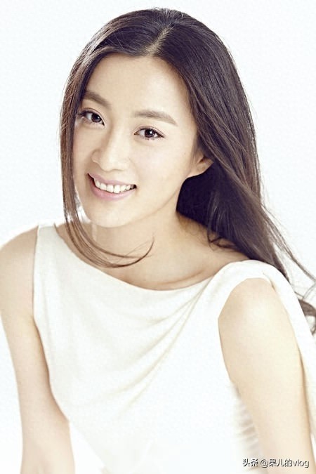 徐梵溪原名徐翠翠1984年10月16日出生于吉林省吉林市，气质美女