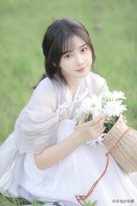 ​SNH48-苏杉杉在户外拍摄唯美写真，好清纯啊