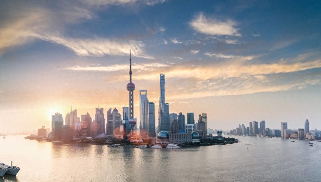 浦东陆家嘴,现在已是上海最具魅力的地方,改革开放的象征