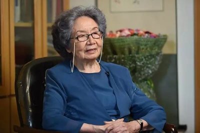 ​95岁叶嘉莹裸捐3568万：长女亡故半生坎坷，却把自己活成坚韧诗歌