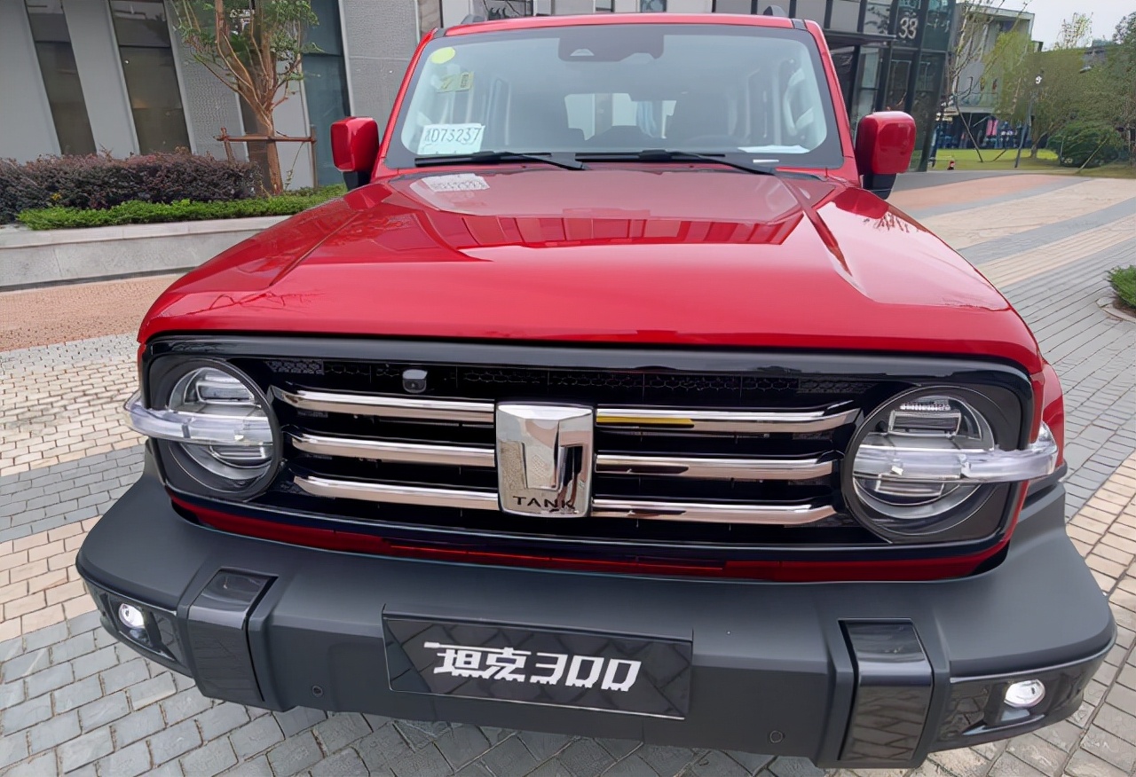 进口来华的丰田霸道新车价格，被坦克300硬生生拉低10万