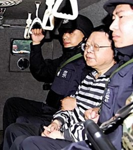 文强死刑前交代儿子3句话,死后家人不敢办葬礼,不敢下葬骨灰