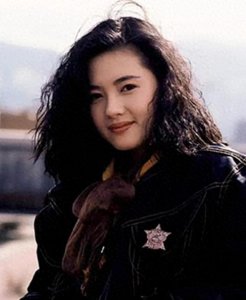 “艳星”李丽珍:三级片的代表作火遍大街小巷,三点全露有多拼?