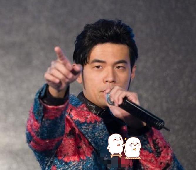 继潘长江后,蔡徐坤“脑残粉”又吐槽周杰伦,歌难听又长的丑?