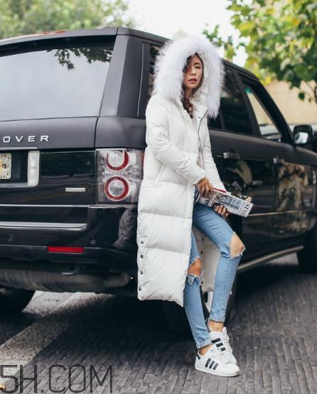 白色羽绒服配什么裤子？白色羽绒服搭配裤子图片