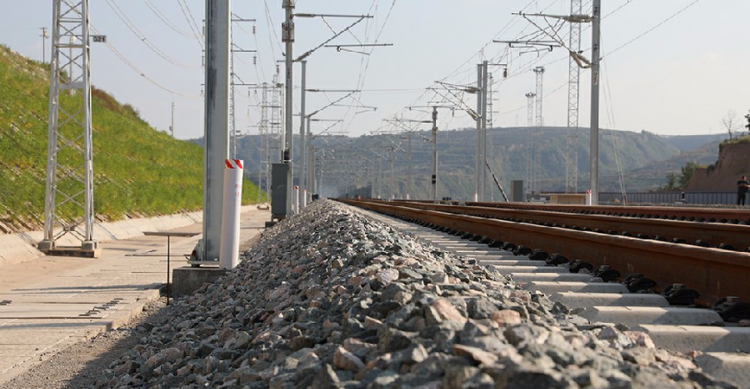 为什么铁轨上要铺石子,为什么铁轨上要铺石子呢