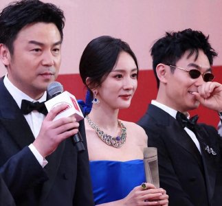 ​上海电影节，林允大秀事业线，黄晓明回到18岁！