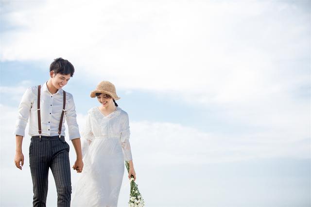 婚纱照选择啥服装好看（厦门婚纱照服装搭配技巧4套婚纱礼服怎么选）(4)