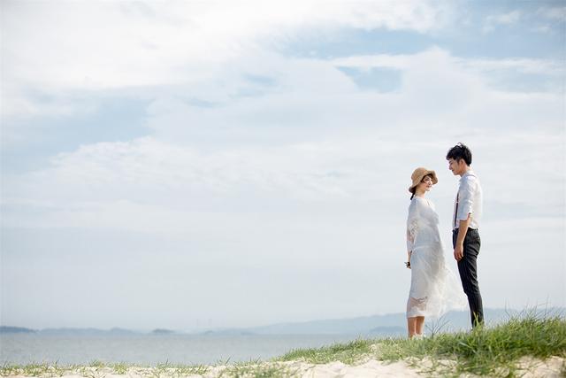婚纱照选择啥服装好看（厦门婚纱照服装搭配技巧4套婚纱礼服怎么选）(6)