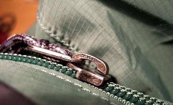 拉链头布头烂了怎么办，衣服拉链拉到布料里了怎么办？图3