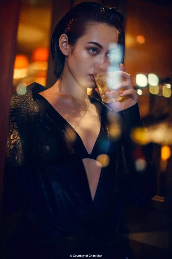 赵薇新电影《没有别的爱》女主角“水原希子”近照