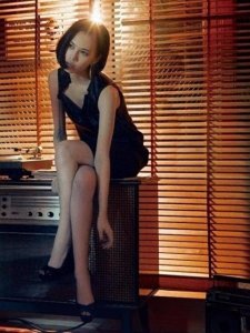 ​赵薇新电影《没有别的爱》女主角“水原希子”近照