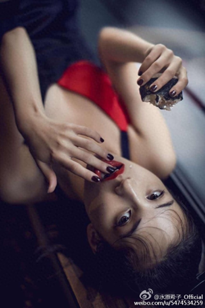 赵薇新电影《没有别的爱》女主角“水原希子”近照