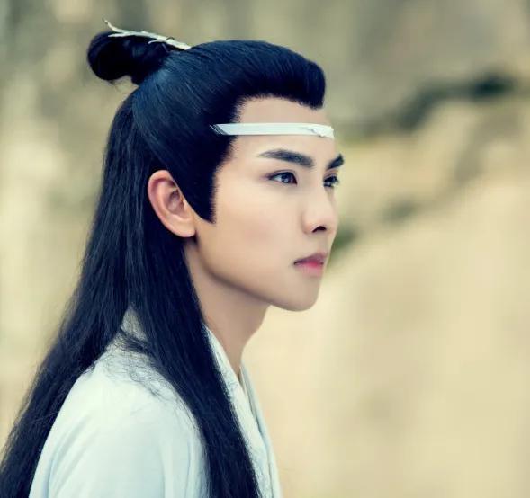 有种“漫画脸”叫郑繁星，随随便便用前置拍照就帅成“国民男友”