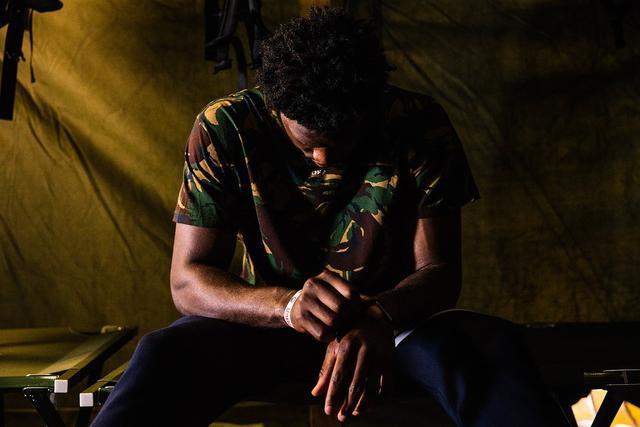 顶级中锋大帝恩比德是如何炼成的,生活如电影般跌宕起伏