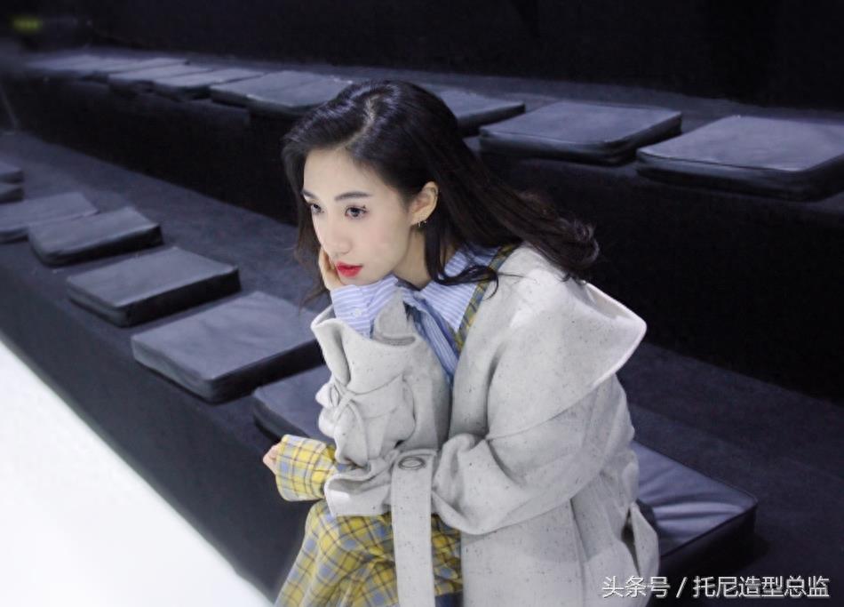 朱庭辰受邀中国国际时装周看秀 率性酷美夺人眼球