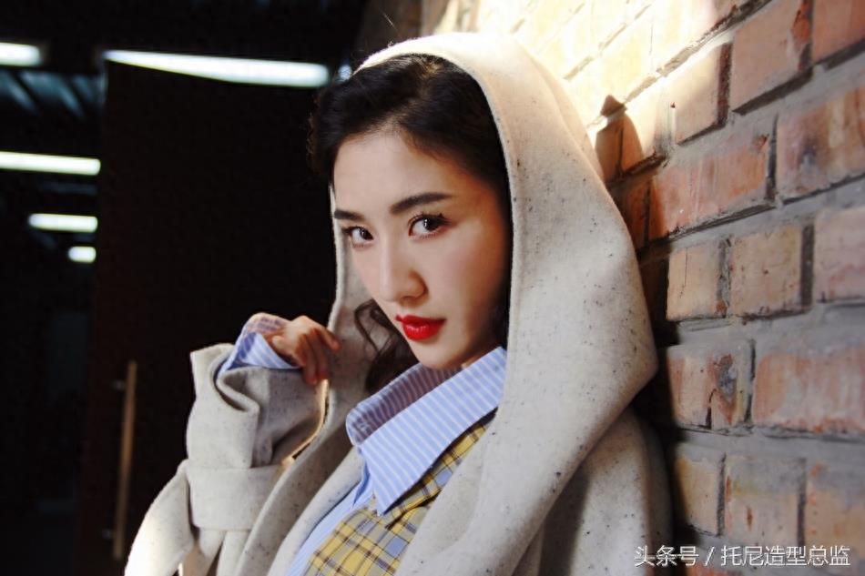 朱庭辰受邀中国国际时装周看秀 率性酷美夺人眼球