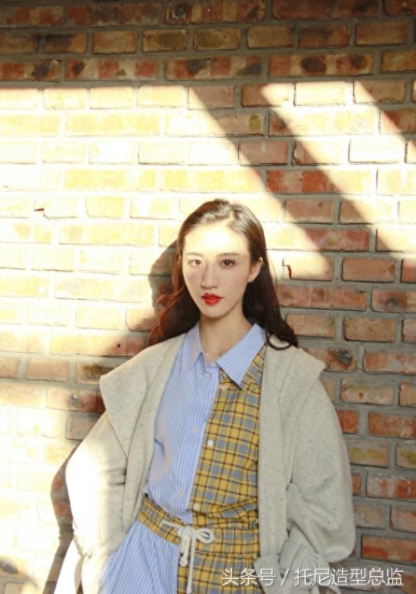 朱庭辰受邀中国国际时装周看秀 率性酷美夺人眼球