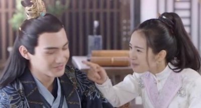 ​小女花不弃：花不弃失去孩子，精神恍惚，陈煜暖心安慰！