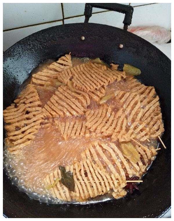 大厨：教你自制五香豆腐串，步骤简单，看一眼就会