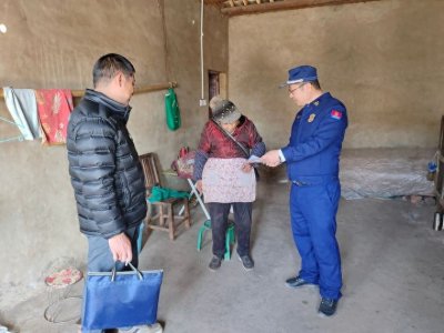 ​楚雄消防“敲门入户”送平安 为独居老人守护消防安全