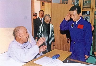​他是中国航天事业的奠基人之一，众多航天员凯旋后必去拜访的人物