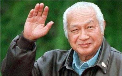 ​苏哈托：独裁32年贪污150亿，杀害50万华人，活到86岁子女皆巨富