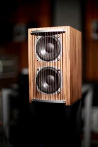 ​麒麟“朱雀一号”双4寸全频小书架音箱。测评