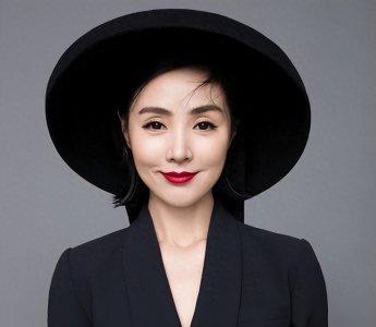 ​影坛奇葩姜宏波：从排球健将到演技派女神的蜕变