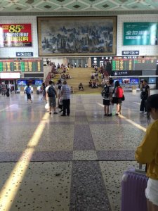 ​票价比高铁飞机还贵？看看普通火车的高级软卧到底高级在哪里？