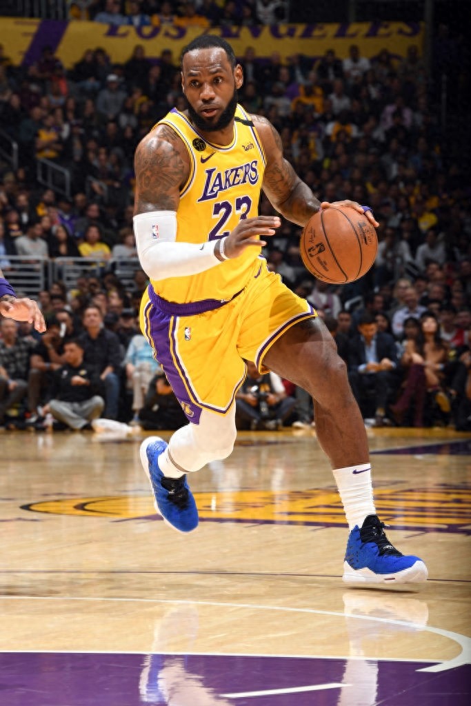 詹姆斯湖人时期精彩壁纸