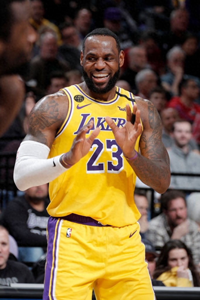 詹姆斯湖人时期精彩壁纸