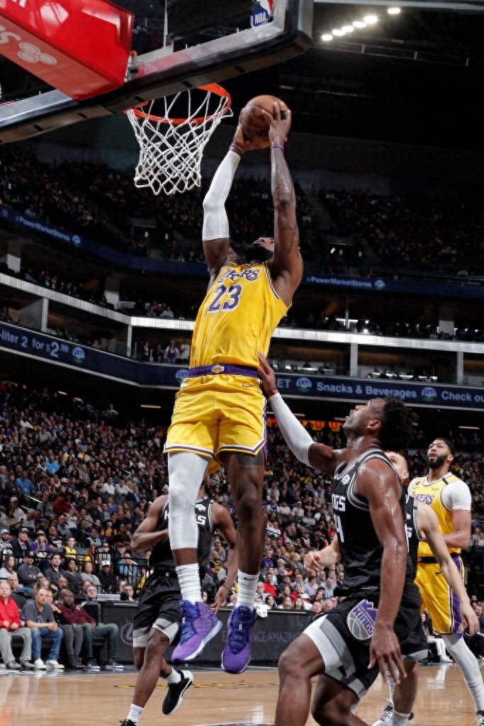 詹姆斯湖人时期精彩壁纸