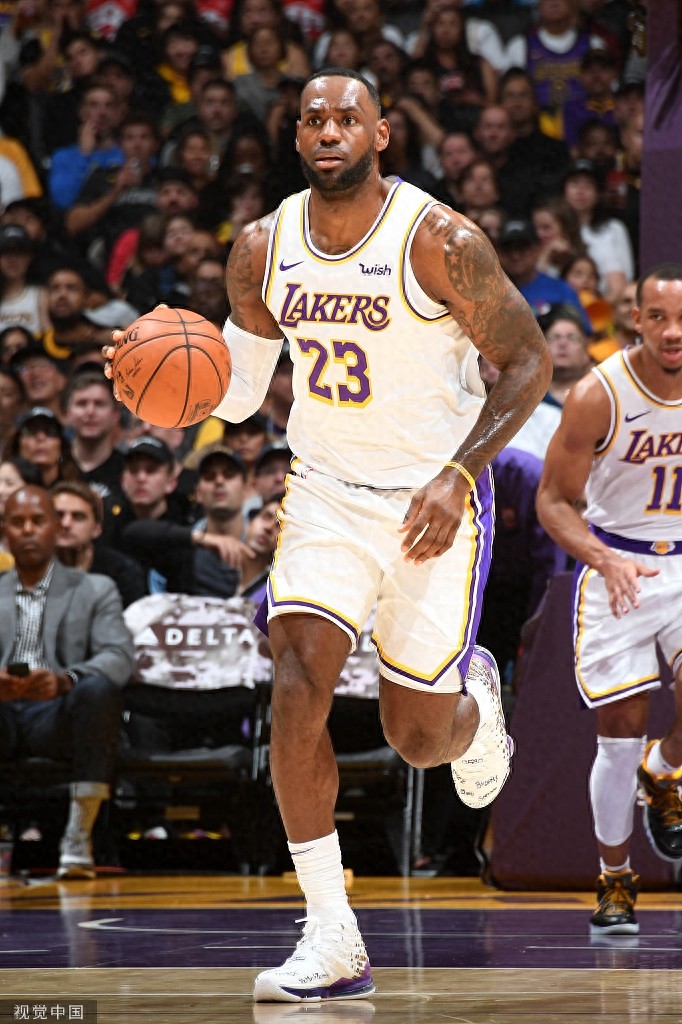 詹姆斯湖人时期精彩壁纸