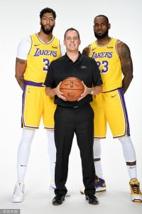 ​詹姆斯湖人时期精彩壁纸