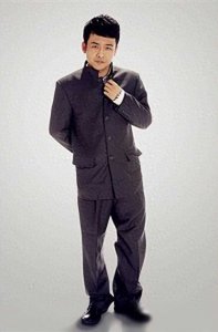 ​《狗剩快跑》后，星二代在《猎冰》中与亲爹演兄弟，备受瞩目。