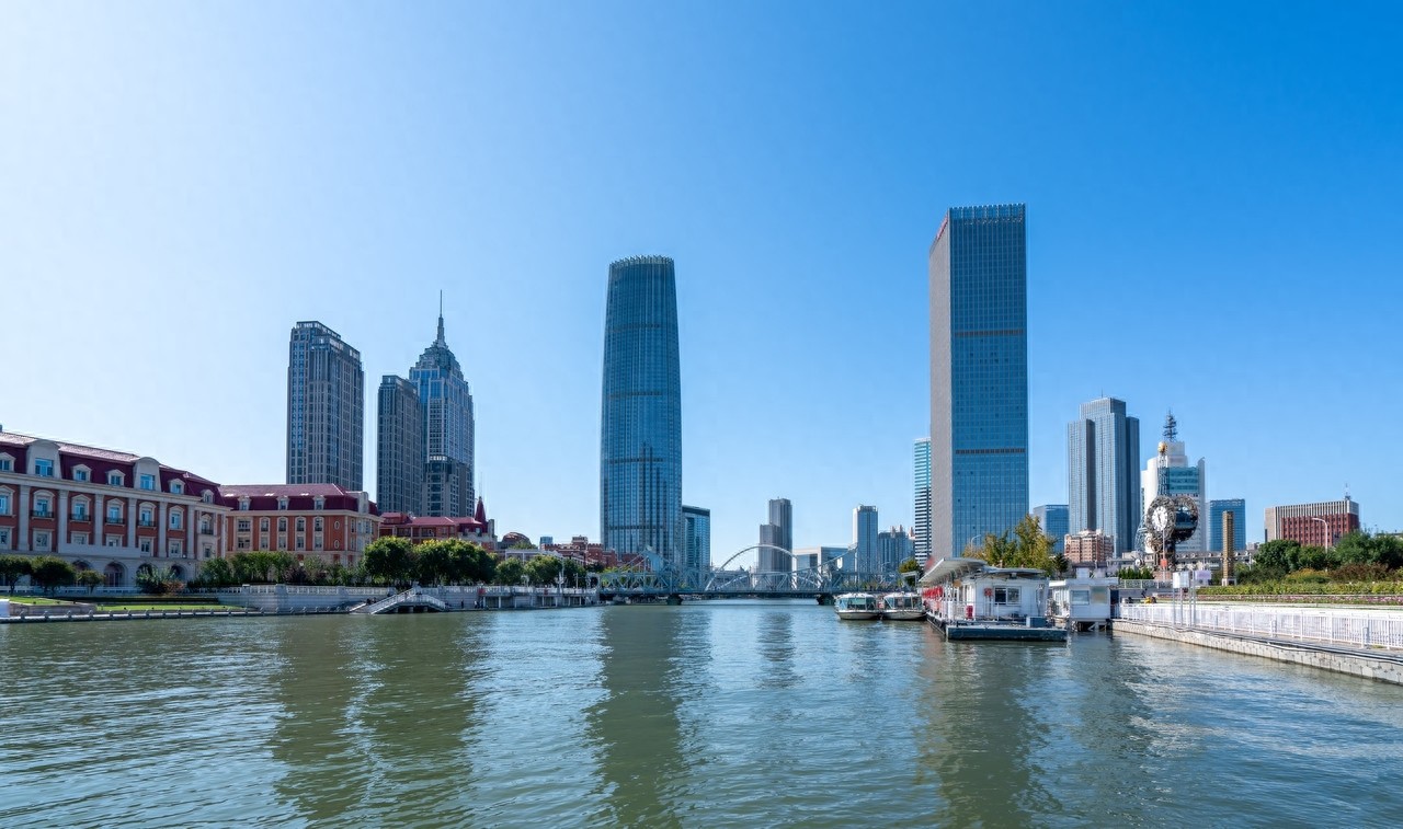 津湾广场：位于天津市和平区的一处海河河湾南岸