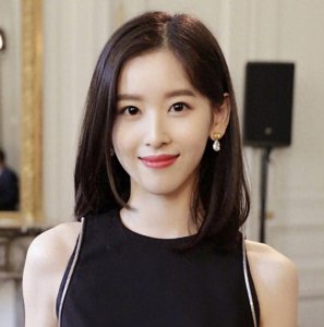 ​米兰时装周秀场的章泽天，面相都变了，当初刘强东说的话应验了