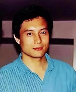 ​他曾被谢霆锋打成重伤，发妻6次流产绝情离开，如今靠卖卤肉维生