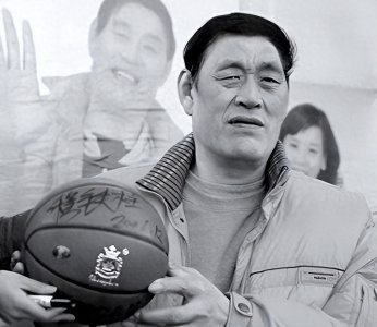 ​穆铁柱：亚洲第一中锋，退役后过上平凡的生活，因心脏病突然离世