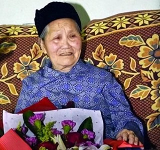 ​湖南老人活到127岁，可奇怪的是，她13个孩子，没有一个活过18岁