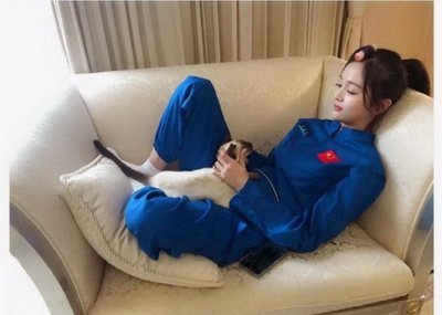 ​吴宣仪悼念爱猫：17以后变成了敏感数字