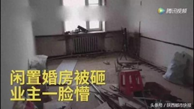 ​婚房被砸成废墟，婚纱照都给扔了！装修队：走错了…………