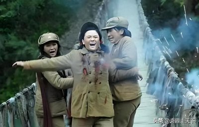 ​现实战场，中弹的人还能活多久？老兵冷笑一句：别被电视剧忽悠了