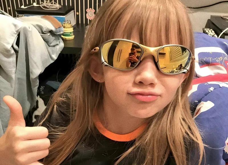 女子和男同事手拉手,丈夫把她推倒在地,头也不回就带着孩子离开 女子和男同事手拉手,丈夫把她推倒在地,头也不回就带着孩子离开