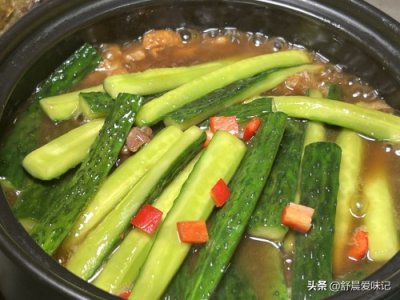 黄瓜不要凉拌,也不要炒鸡蛋啦,这样简单一炒,爽口开胃,超下饭