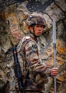 ​为何中国总是用棍子打印度？原因很简单，我们坦克飞机大炮很齐全