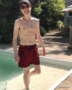 ​朱利亚诺长大后的肌肉（变性成功首晒照）