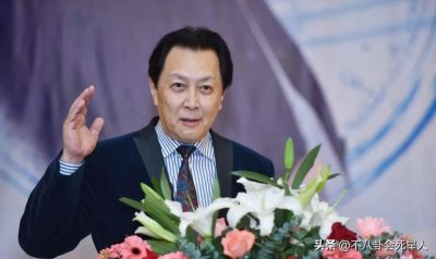 ​圈钱卖字画的老艺人有哪些(一幅书法卖近万元，一个手串卖4千8)